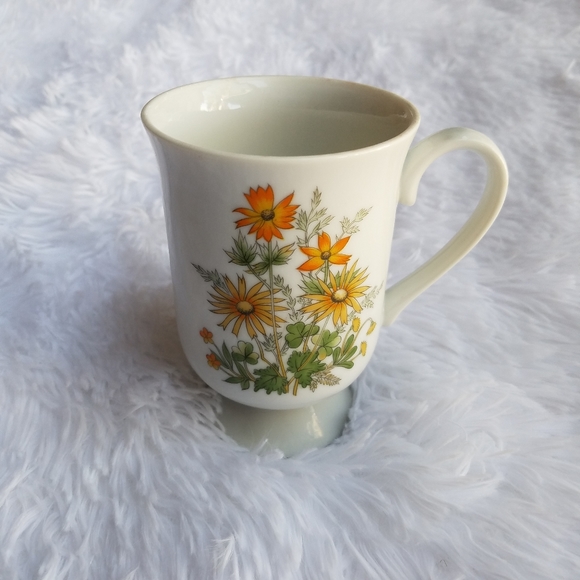 Dainty Vintage Wildflower Mug - Picture 1 of 13